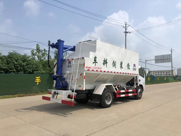 東風(fēng)多利卡D9單橋散裝飼料運(yùn)輸車(chē)